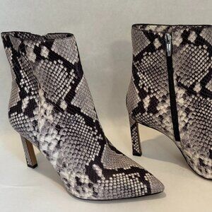 Vince Camuto Snake embossed ankle book size 8.5